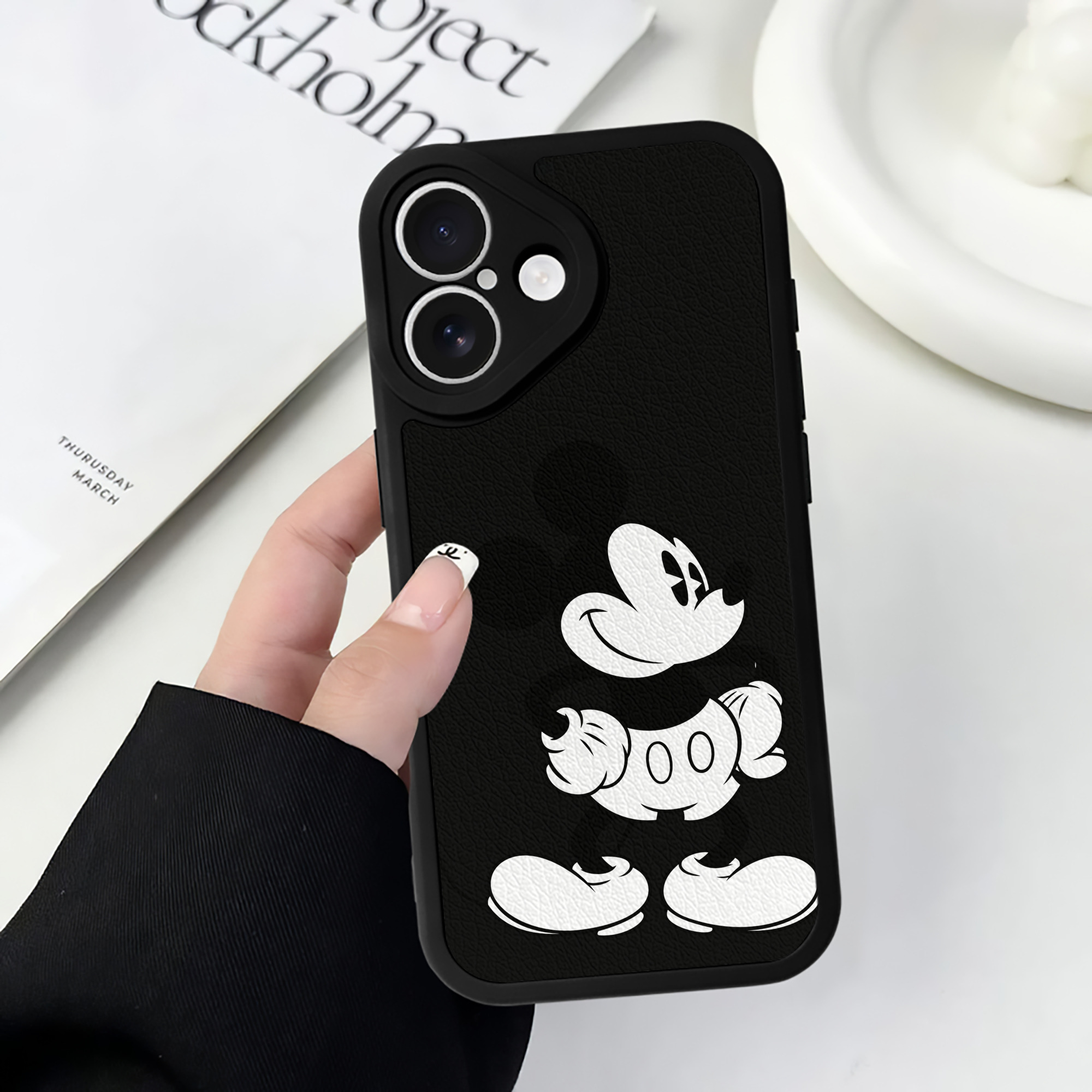 （画像用） ミッキーマウス Mickey Mouse 【iPhone 16シリーズ対応】シリコンスマホケース（レザー調） 材質：シリコン